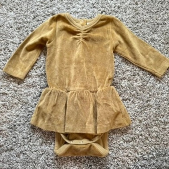Kate Quinn Baby Girl Organic Cotton Gold Velour Dress Bodysuit 12-18 Months - Picture 1 of 6